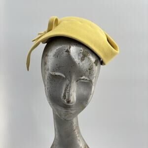 Vtg 60s Mustard Felt Tilt Hat Macy’s Mod Cocktail Jackie O Style